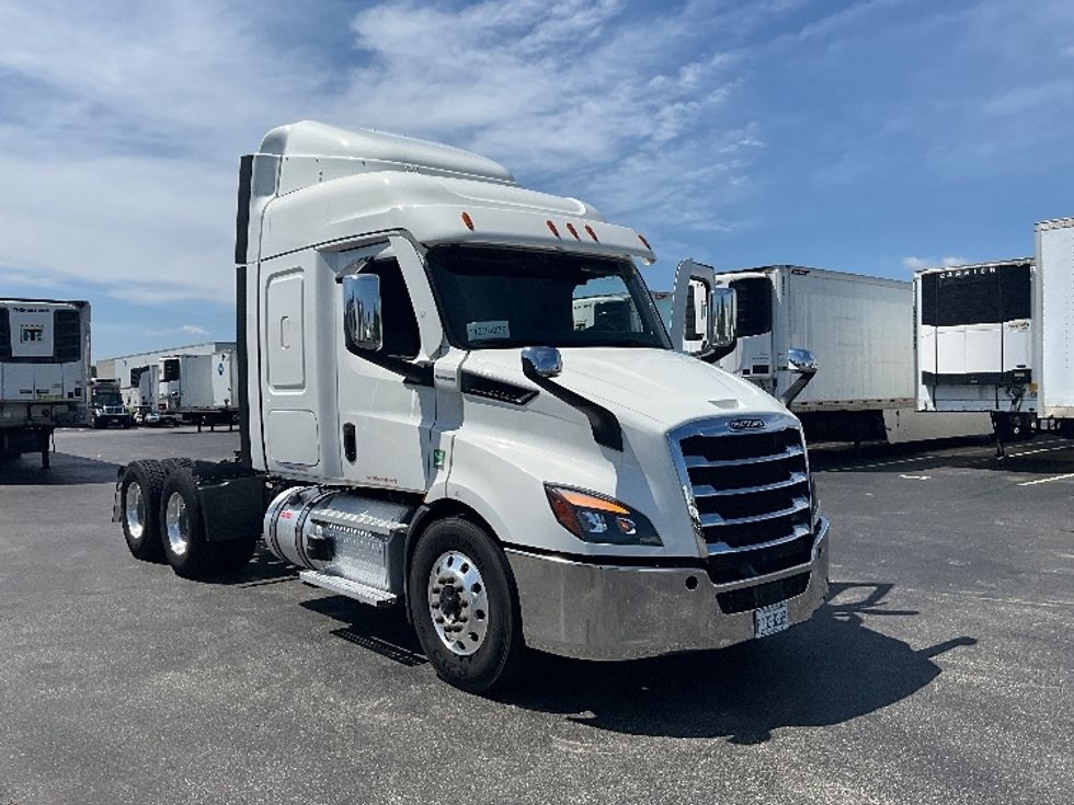 Sleeper Tractor-Heavy Duty Tractors-Freightliner-2021-T11664ST-Swedesboro-NJ-481,962\n\t\tmiles-$ 64,500 - Image 1