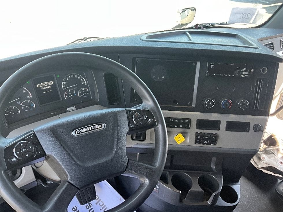 Sleeper Tractor-Heavy Duty Tractors-Freightliner-2021-T11664ST-Swedesboro-NJ-481,962\n\t\tmiles-$ 64,500 - Image 11