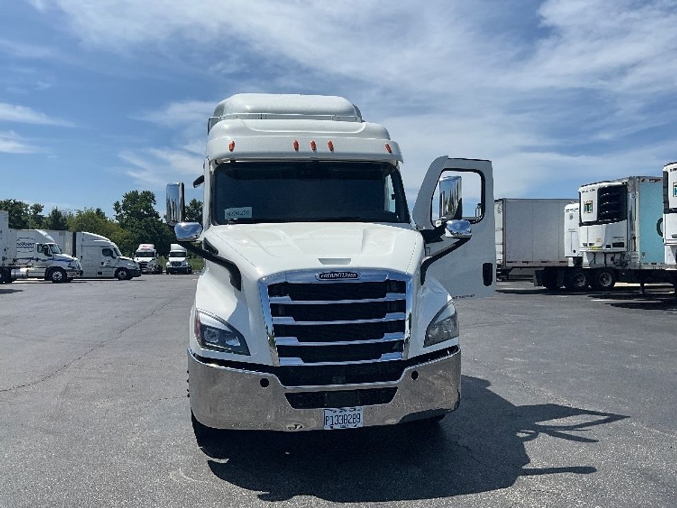 Sleeper Tractor-Heavy Duty Tractors-Freightliner-2021-T11664ST-Swedesboro-NJ-481,962\n\t\tmiles-$ 64,500 - Image 2