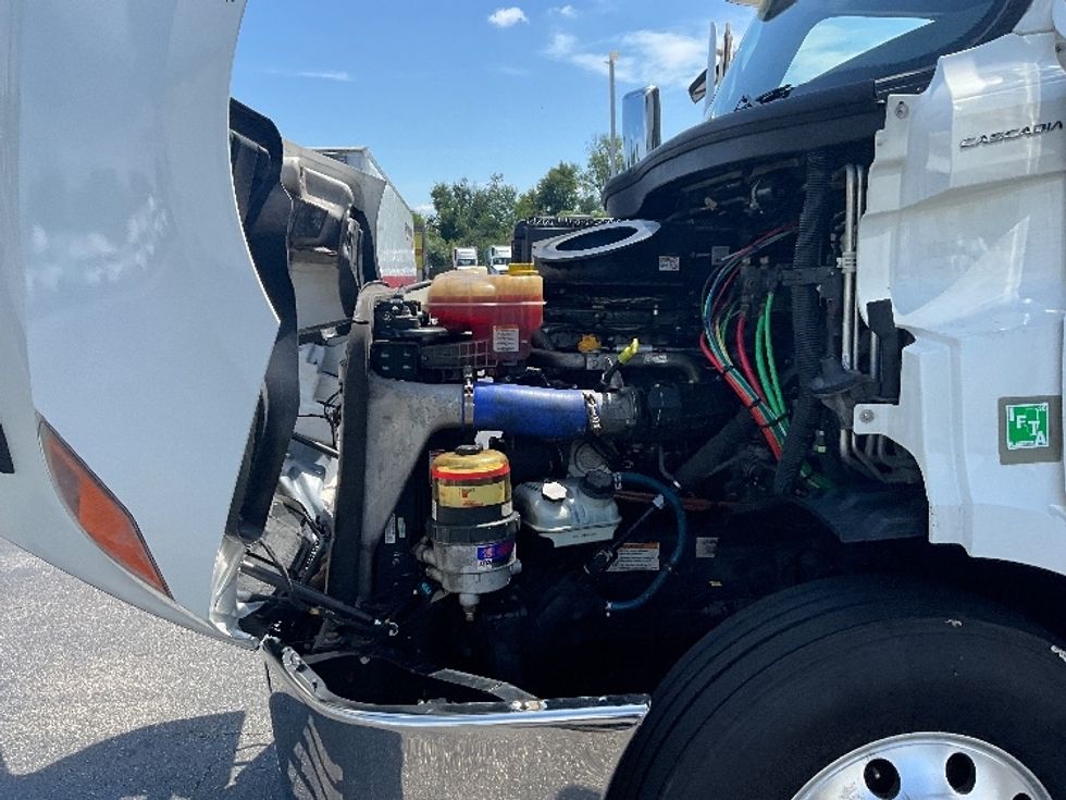 Sleeper Tractor-Heavy Duty Tractors-Freightliner-2021-T11664ST-Swedesboro-NJ-481,962\n\t\tmiles-$ 64,500 - Image 21