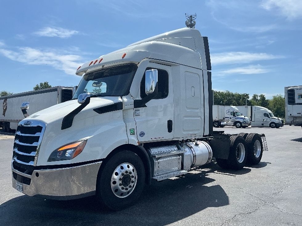 Sleeper Tractor-Heavy Duty Tractors-Freightliner-2021-T11664ST-Swedesboro-NJ-481,962\n\t\tmiles-$ 64,500 - Image 3