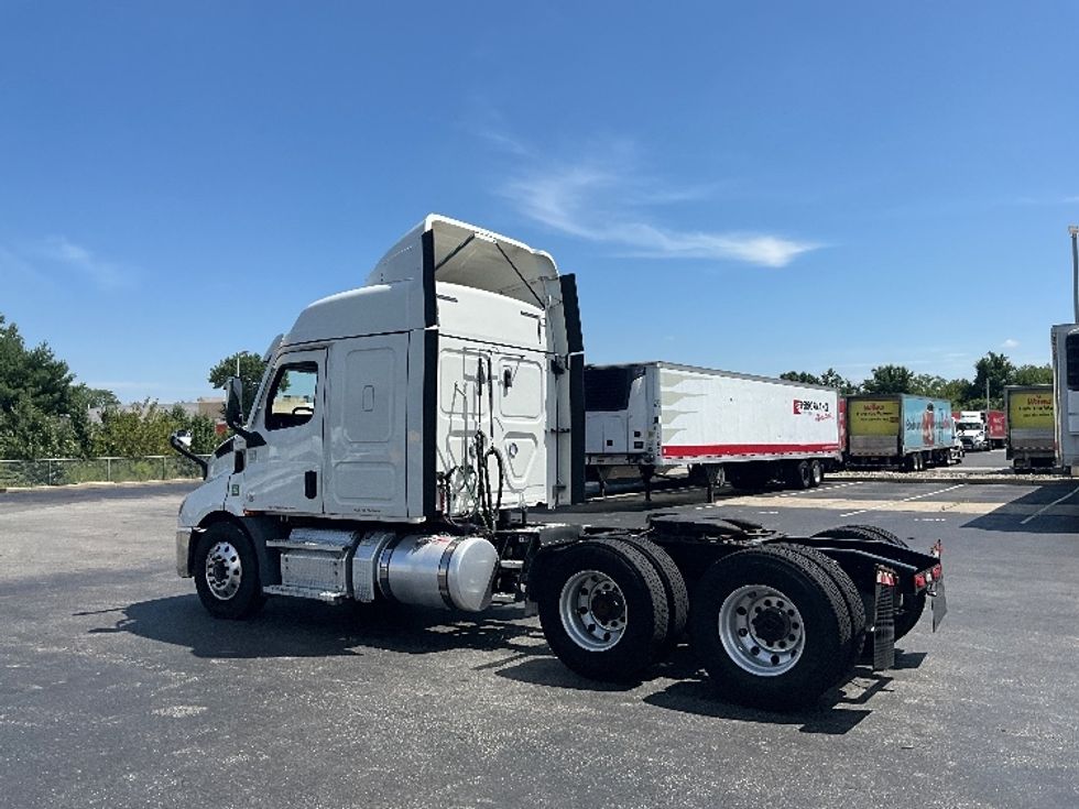 Sleeper Tractor-Heavy Duty Tractors-Freightliner-2021-T11664ST-Swedesboro-NJ-481,962\n\t\tmiles-$ 64,500 - Image 5