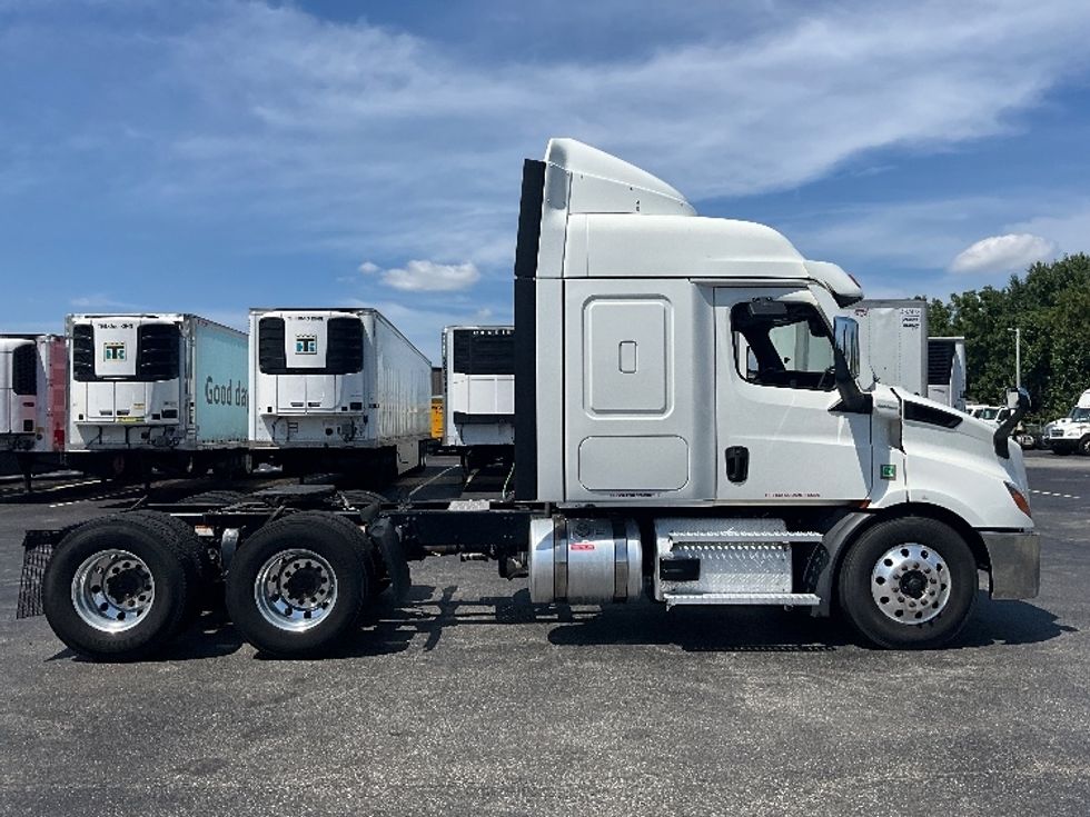 Sleeper Tractor-Heavy Duty Tractors-Freightliner-2021-T11664ST-Swedesboro-NJ-481,962\n\t\tmiles-$ 64,500 - Image 8