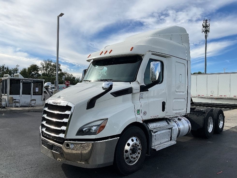 Sleeper Tractor-Heavy Duty Tractors-Freightliner-2021-T11664ST-Swedesboro-NJ-538,125\n\t\tmiles-$ 63,000 - Image 1