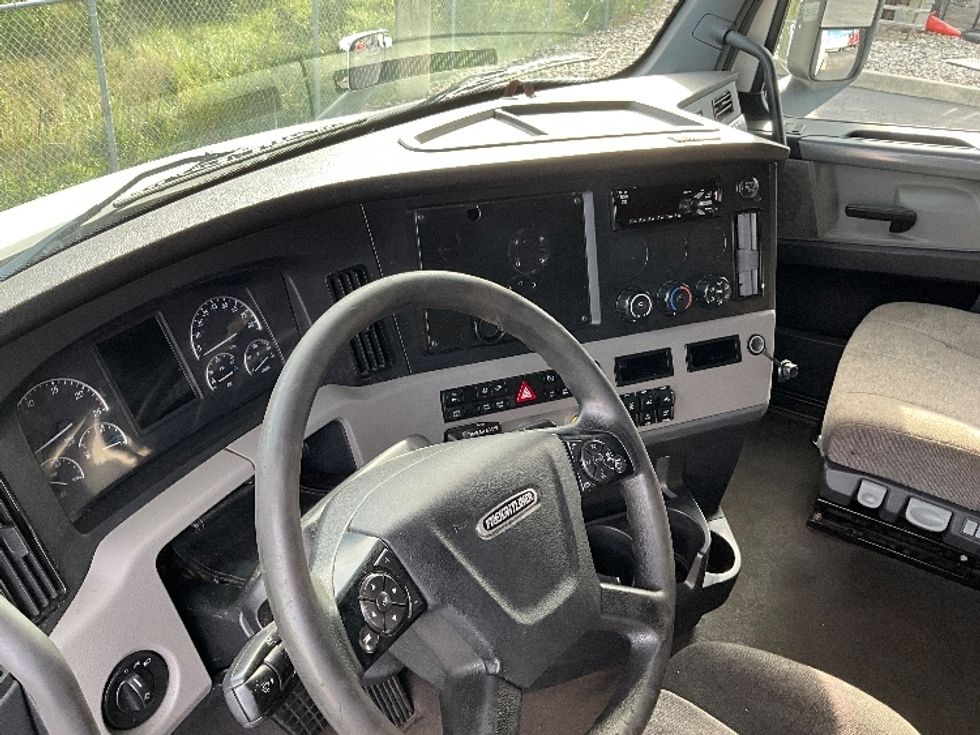 Sleeper Tractor-Heavy Duty Tractors-Freightliner-2021-T11664ST-Swedesboro-NJ-538,125\n\t\tmiles-$ 63,000 - Image 10