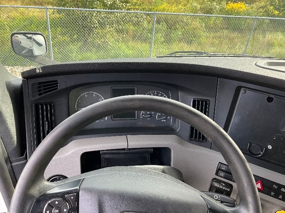 Sleeper Tractor-Heavy Duty Tractors-Freightliner-2021-T11664ST-Swedesboro-NJ-538,125\n\t\tmiles-$ 63,000 - Image 11