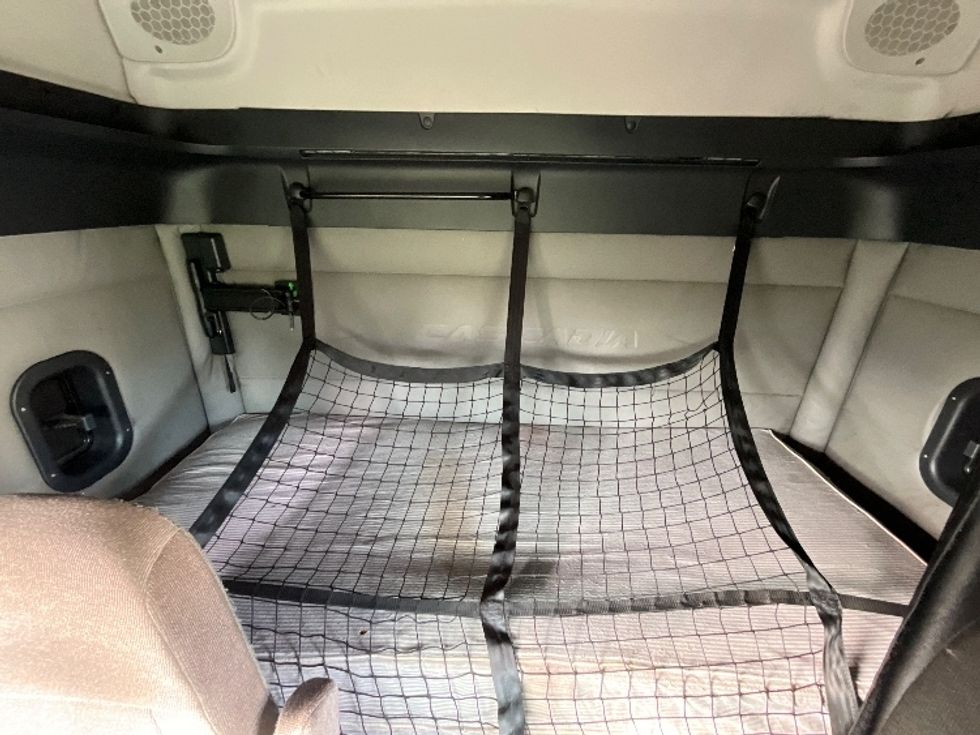 Sleeper Tractor-Heavy Duty Tractors-Freightliner-2021-T11664ST-Swedesboro-NJ-538,125\n\t\tmiles-$ 63,000 - Image 16