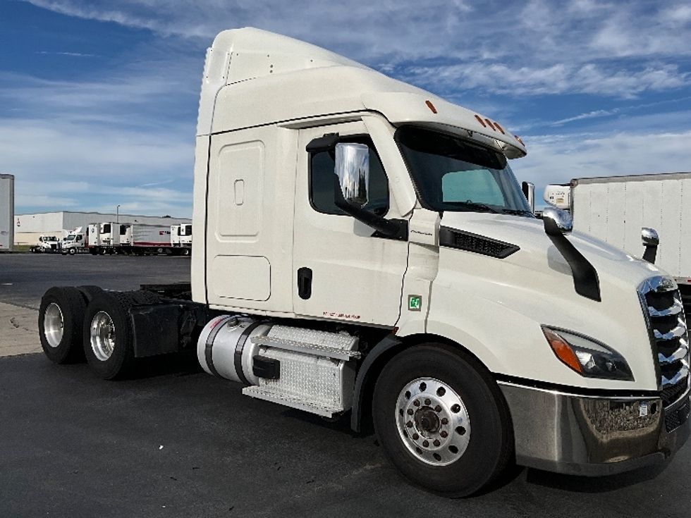 Sleeper Tractor-Heavy Duty Tractors-Freightliner-2021-T11664ST-Swedesboro-NJ-538,125\n\t\tmiles-$ 63,000 - Image 3