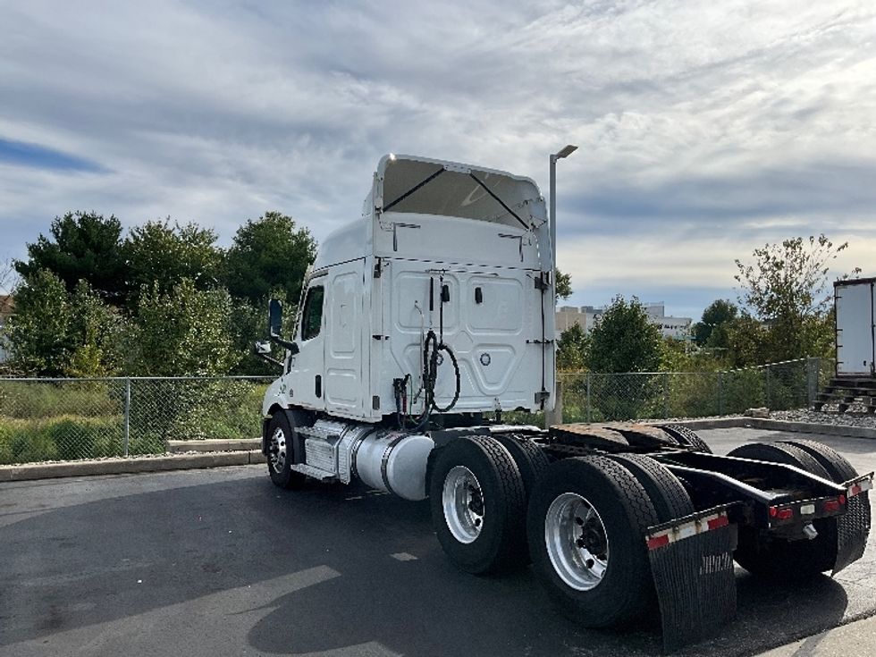 Sleeper Tractor-Heavy Duty Tractors-Freightliner-2021-T11664ST-Swedesboro-NJ-538,125\n\t\tmiles-$ 63,000 - Image 5