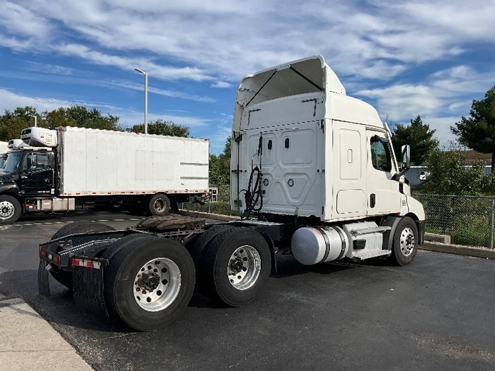 Sleeper Tractor-Heavy Duty Tractors-Freightliner-2021-T11664ST-Swedesboro-NJ-538,125\n\t\tmiles-$ 63,000 - Image 7