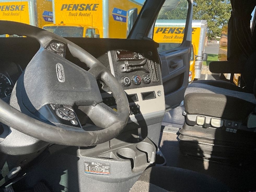Sleeper Tractor-Heavy Duty Tractors-Freightliner-2021-T11664ST-Swedesboro-NJ-574,151\n\t\tmiles-$ 58,750 - Image 10