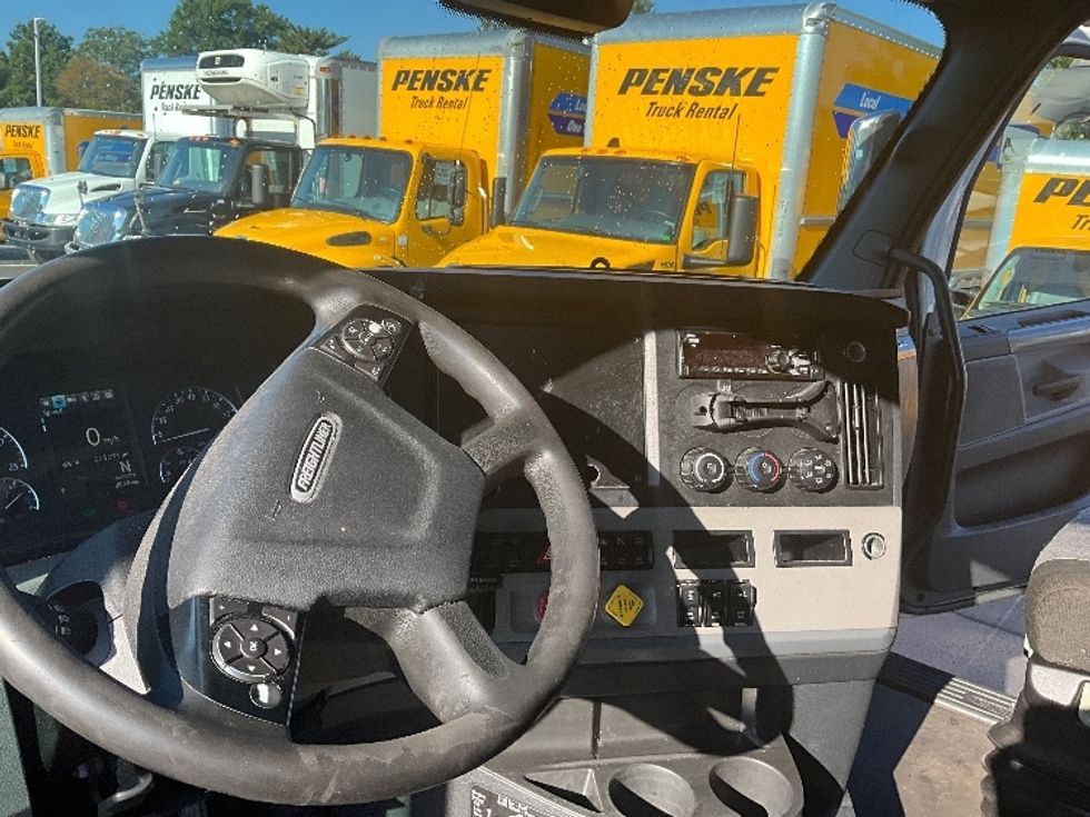 Sleeper Tractor-Heavy Duty Tractors-Freightliner-2021-T11664ST-Swedesboro-NJ-574,151\n\t\tmiles-$ 58,750 - Image 11