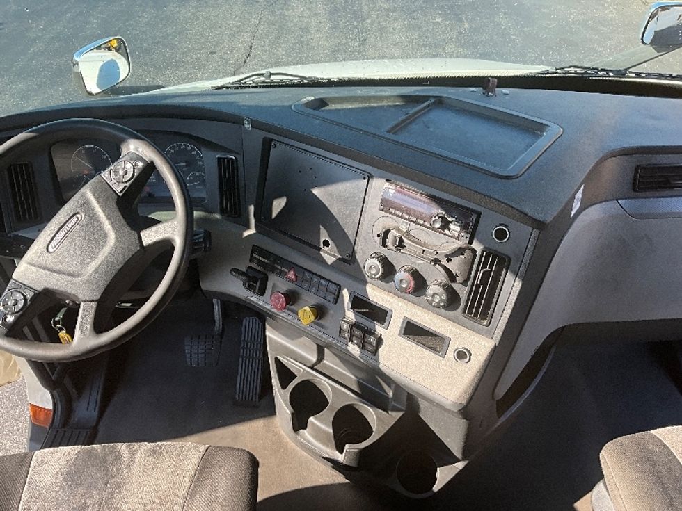 Sleeper Tractor-Heavy Duty Tractors-Freightliner-2021-T11664ST-Swedesboro-NJ-574,151\n\t\tmiles-$ 58,750 - Image 12