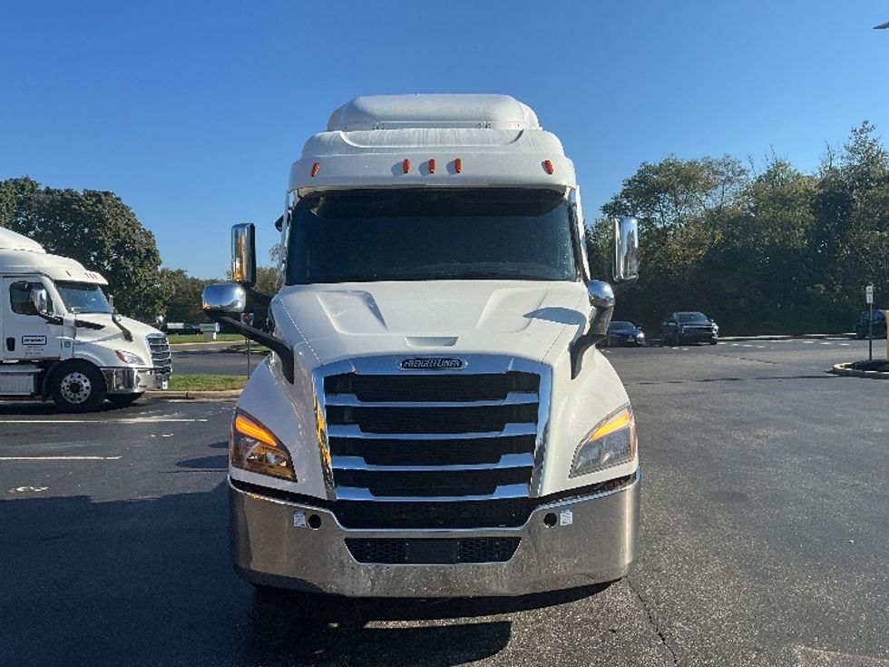 Sleeper Tractor-Heavy Duty Tractors-Freightliner-2021-T11664ST-Swedesboro-NJ-574,151\n\t\tmiles-$ 58,750 - Image 2