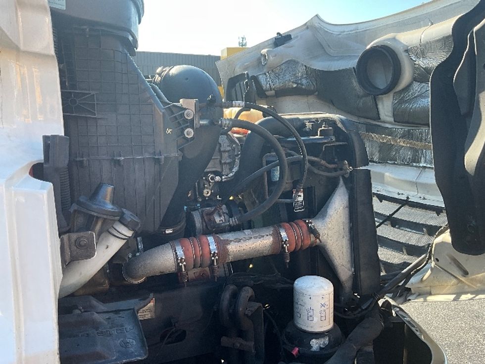 Sleeper Tractor-Heavy Duty Tractors-Freightliner-2021-T11664ST-Swedesboro-NJ-574,151\n\t\tmiles-$ 58,750 - Image 20