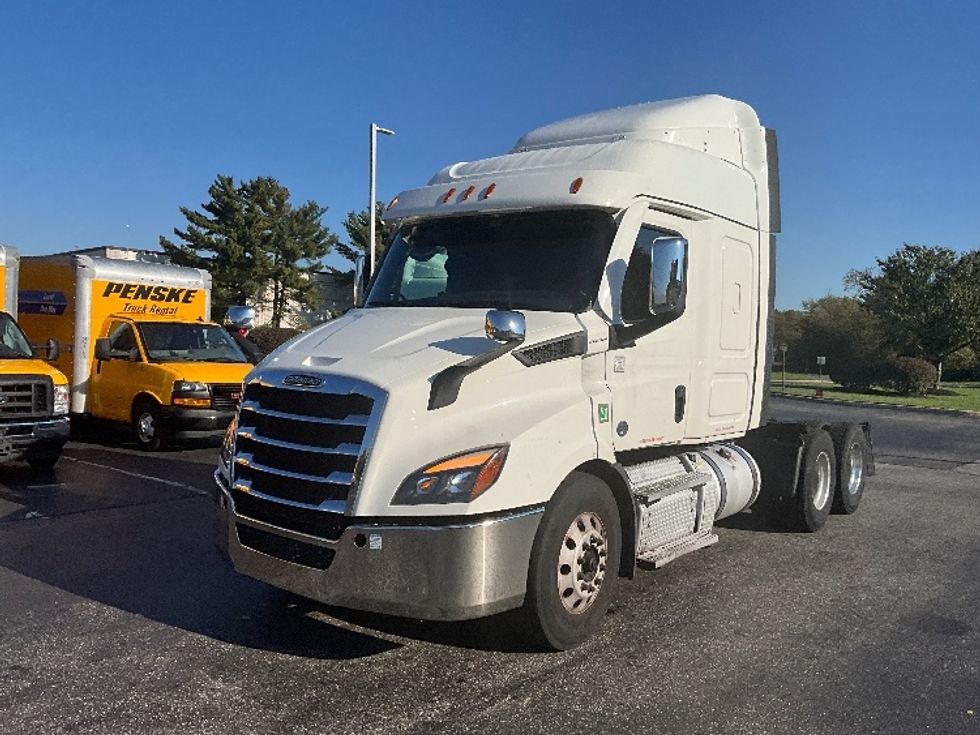 Sleeper Tractor-Heavy Duty Tractors-Freightliner-2021-T11664ST-Swedesboro-NJ-574,151\n\t\tmiles-$ 58,750 - Image 3