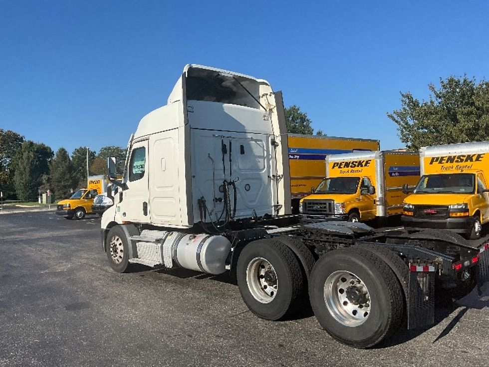 Sleeper Tractor-Heavy Duty Tractors-Freightliner-2021-T11664ST-Swedesboro-NJ-574,151\n\t\tmiles-$ 58,750 - Image 5
