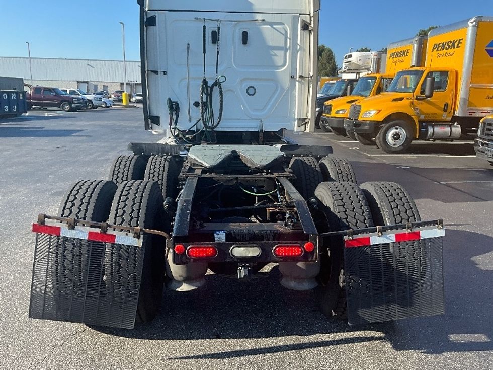 Sleeper Tractor-Heavy Duty Tractors-Freightliner-2021-T11664ST-Swedesboro-NJ-574,151\n\t\tmiles-$ 58,750 - Image 6