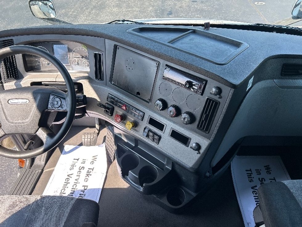 Sleeper Tractor-Heavy Duty Tractors-Freightliner-2021-T11664ST-Swedesboro-NJ-595,537\n\t\tmiles-$ 52,500 - Image 12