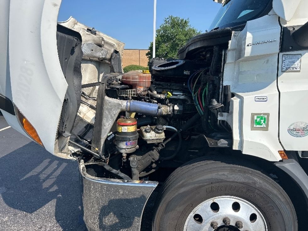 Sleeper Tractor-Heavy Duty Tractors-Freightliner-2021-T11664ST-Swedesboro-NJ-595,537\n\t\tmiles-$ 52,500 - Image 20