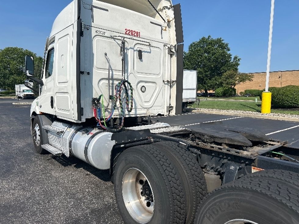 Sleeper Tractor-Heavy Duty Tractors-Freightliner-2021-T11664ST-Swedesboro-NJ-595,537\n\t\tmiles-$ 52,500 - Image 21