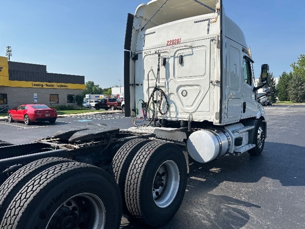 Sleeper Tractor-Heavy Duty Tractors-Freightliner-2021-T11664ST-Swedesboro-NJ-595,537\n\t\tmiles-$ 52,500 - Image 22