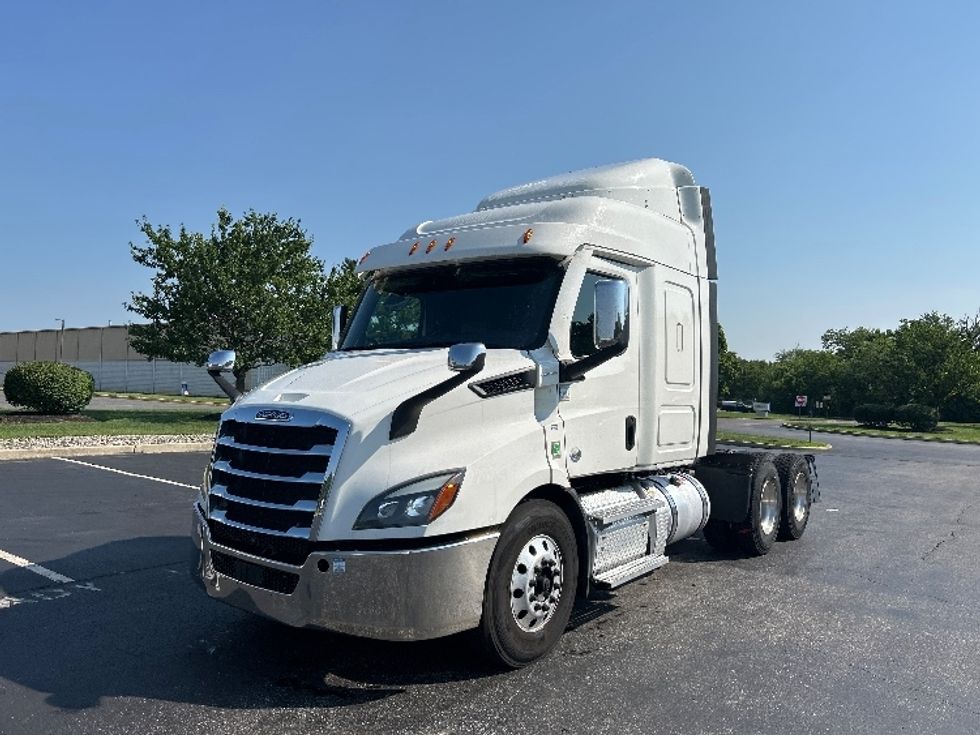 Sleeper Tractor-Heavy Duty Tractors-Freightliner-2021-T11664ST-Swedesboro-NJ-595,537\n\t\tmiles-$ 52,500 - Image 3