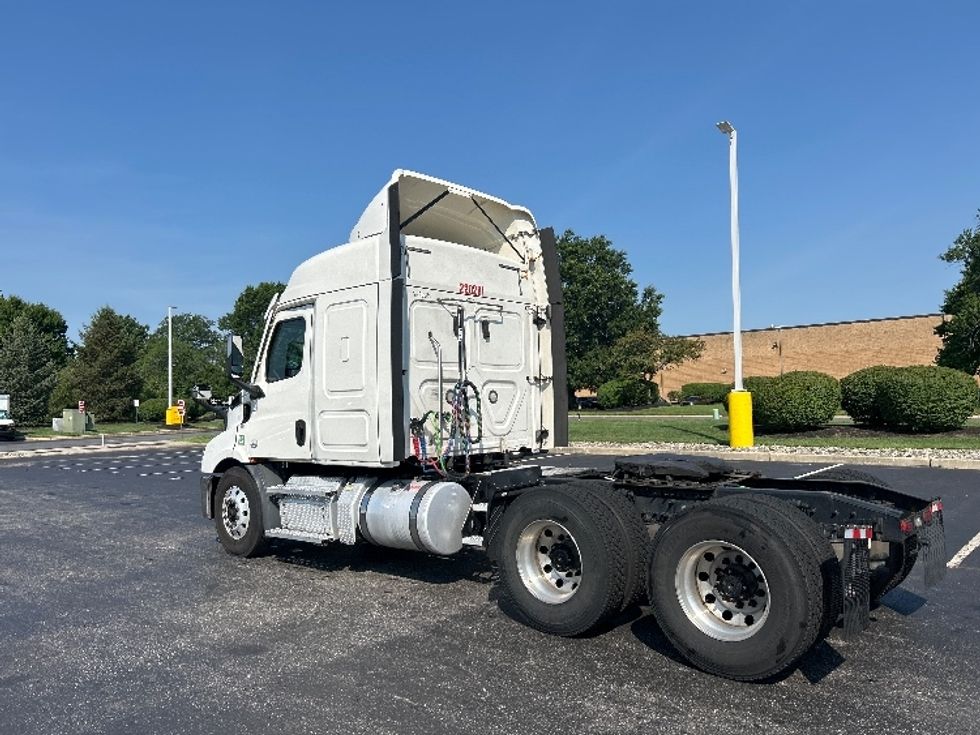 Sleeper Tractor-Heavy Duty Tractors-Freightliner-2021-T11664ST-Swedesboro-NJ-595,537\n\t\tmiles-$ 52,500 - Image 5