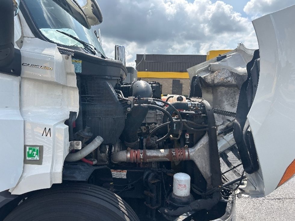 Sleeper Tractor-Heavy Duty Tractors-Freightliner-2021-T11664ST-Swedesboro-NJ-624,722\n\t\tmiles-$ 51,750 - Image 20