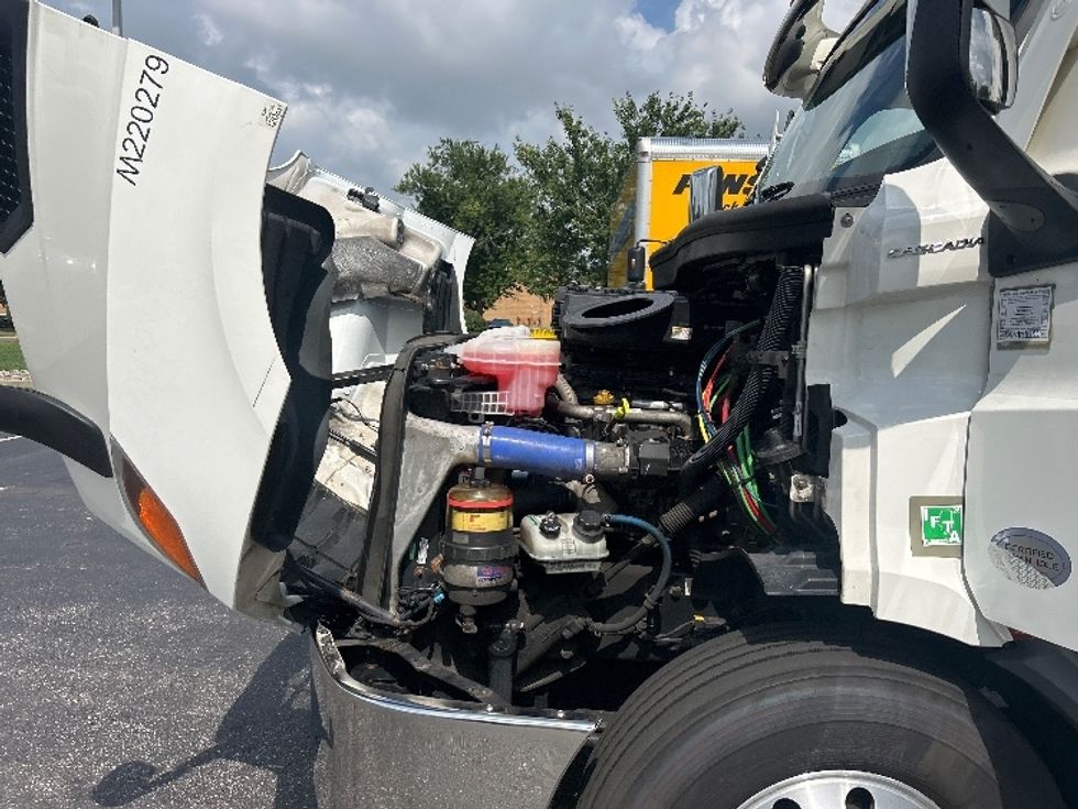 Sleeper Tractor-Heavy Duty Tractors-Freightliner-2021-T11664ST-Swedesboro-NJ-624,722\n\t\tmiles-$ 51,750 - Image 21