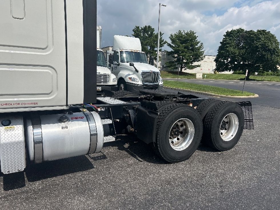 Sleeper Tractor-Heavy Duty Tractors-Freightliner-2021-T11664ST-Swedesboro-NJ-624,722\n\t\tmiles-$ 51,750 - Image 22