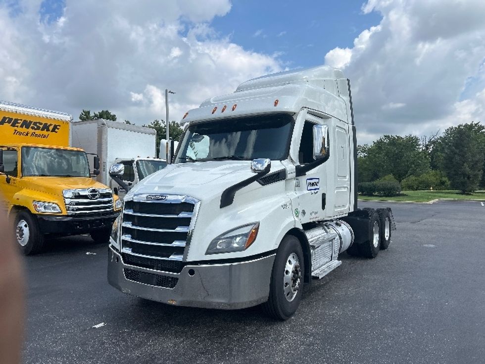 Sleeper Tractor-Heavy Duty Tractors-Freightliner-2021-T11664ST-Swedesboro-NJ-624,722\n\t\tmiles-$ 51,750 - Image 3