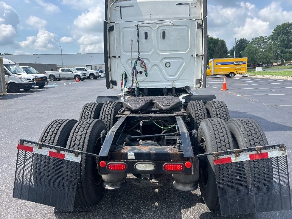 Sleeper Tractor-Heavy Duty Tractors-Freightliner-2021-T11664ST-Swedesboro-NJ-624,722\n\t\tmiles-$ 51,750 - Image 6