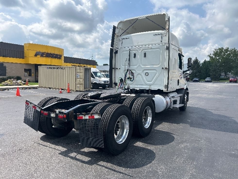 Sleeper Tractor-Heavy Duty Tractors-Freightliner-2021-T11664ST-Swedesboro-NJ-624,722\n\t\tmiles-$ 51,750 - Image 7