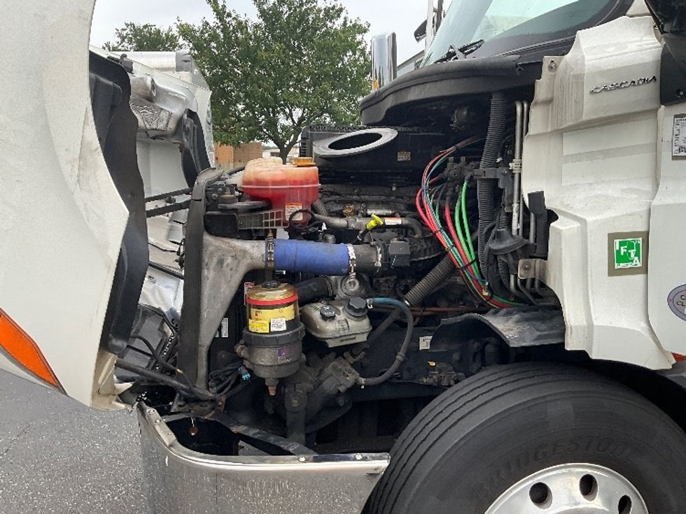 Sleeper Tractor-Heavy Duty Tractors-Freightliner-2021-T11664ST-Swedesboro-NJ-654,313\n\t\tmiles-$ 49,250 - Image 21