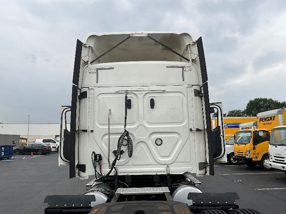 Sleeper Tractor-Heavy Duty Tractors-Freightliner-2021-T11664ST-Swedesboro-NJ-654,313\n\t\tmiles-$ 49,250 - Image 23