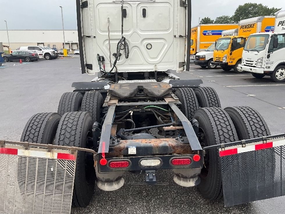Sleeper Tractor-Heavy Duty Tractors-Freightliner-2021-T11664ST-Swedesboro-NJ-654,313\n\t\tmiles-$ 49,250 - Image 6