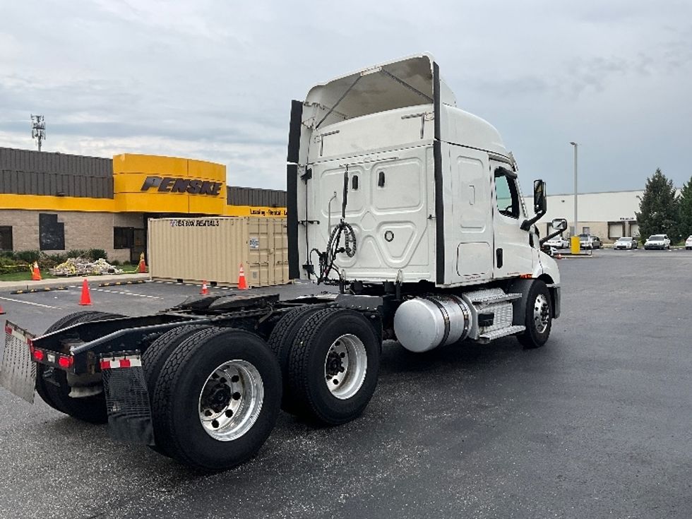 Sleeper Tractor-Heavy Duty Tractors-Freightliner-2021-T11664ST-Swedesboro-NJ-654,313\n\t\tmiles-$ 49,250 - Image 7