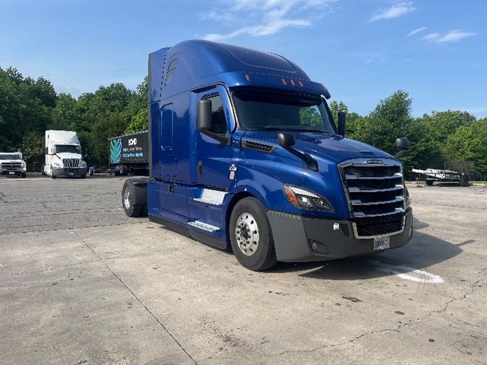 Sleeper Tractor-Heavy Duty Tractors-Freightliner-2021-T12642ST-Cleveland-TN-463,860\n\t\tmiles-$ 62,000 - Image 1