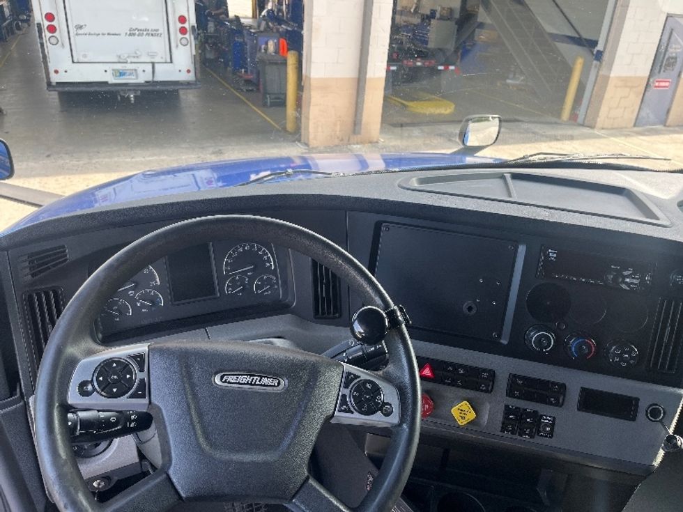 Sleeper Tractor-Heavy Duty Tractors-Freightliner-2021-T12642ST-Cleveland-TN-463,860\n\t\tmiles-$ 62,000 - Image 11