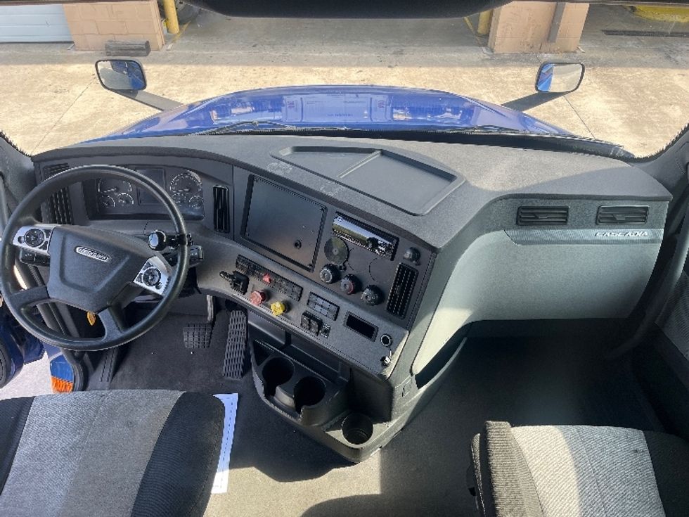 Sleeper Tractor-Heavy Duty Tractors-Freightliner-2021-T12642ST-Cleveland-TN-463,860\n\t\tmiles-$ 62,000 - Image 12