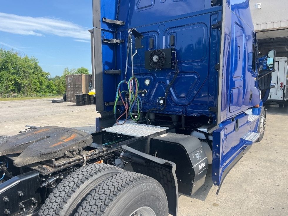 Sleeper Tractor-Heavy Duty Tractors-Freightliner-2021-T12642ST-Cleveland-TN-463,860\n\t\tmiles-$ 62,000 - Image 23