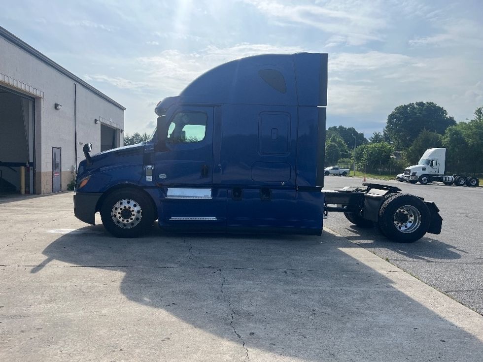 Sleeper Tractor-Heavy Duty Tractors-Freightliner-2021-T12642ST-Cleveland-TN-463,860\n\t\tmiles-$ 62,000 - Image 4