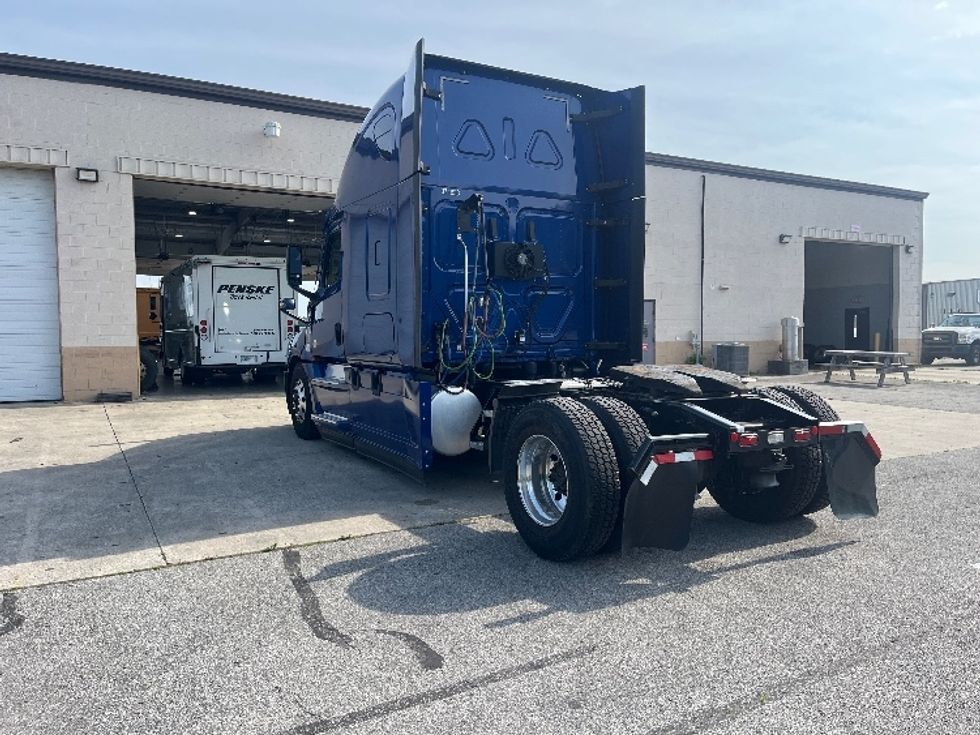 Sleeper Tractor-Heavy Duty Tractors-Freightliner-2021-T12642ST-Cleveland-TN-463,860\n\t\tmiles-$ 62,000 - Image 5