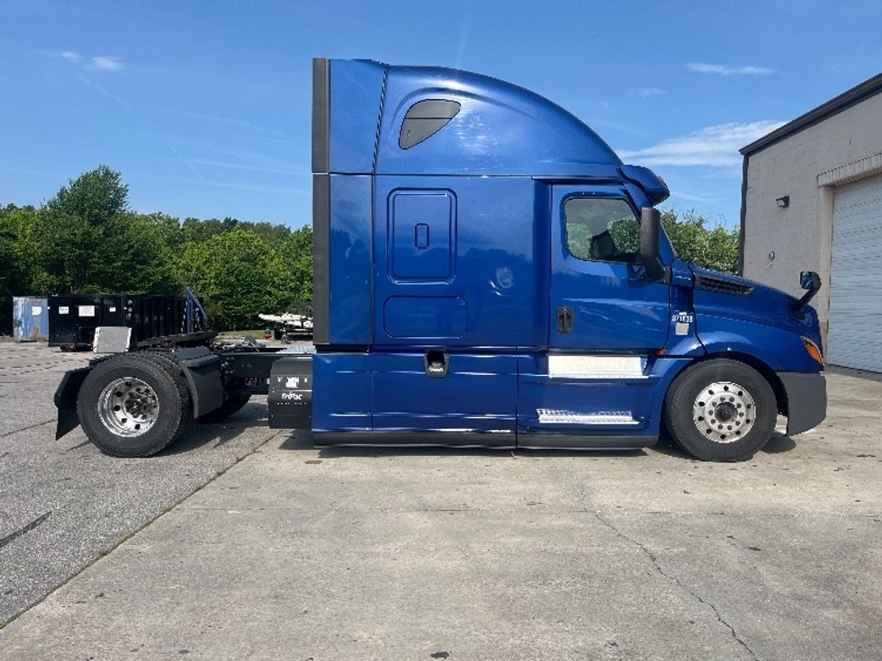 Sleeper Tractor-Heavy Duty Tractors-Freightliner-2021-T12642ST-Cleveland-TN-463,860\n\t\tmiles-$ 62,000 - Image 8