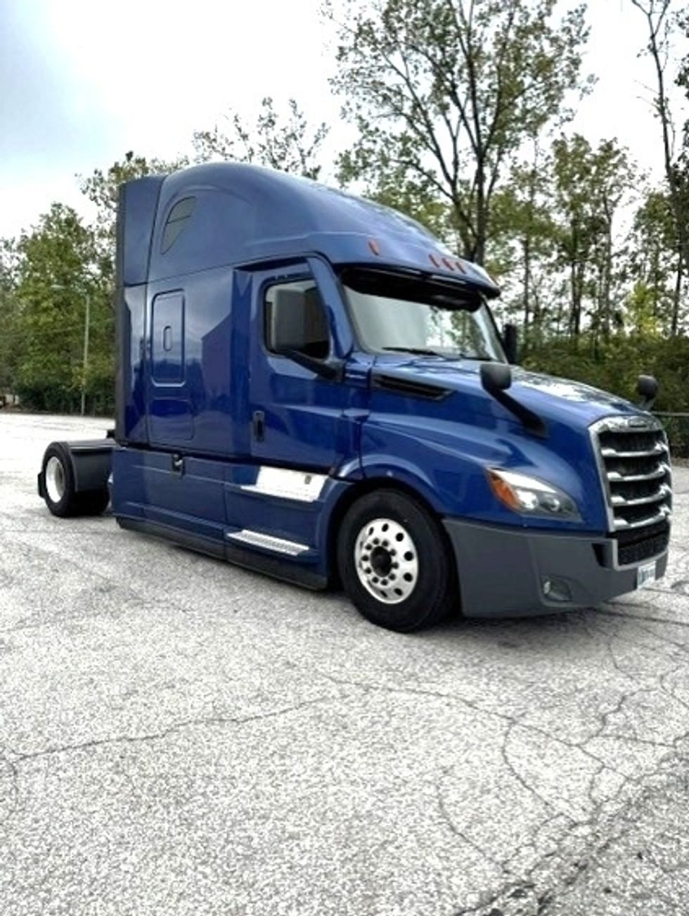 Sleeper Tractor-Heavy Duty Tractors-Freightliner-2021-T12642ST-Fort Wayne-IN-413,354\n\t\tmiles-$ 60,000 - Image 1