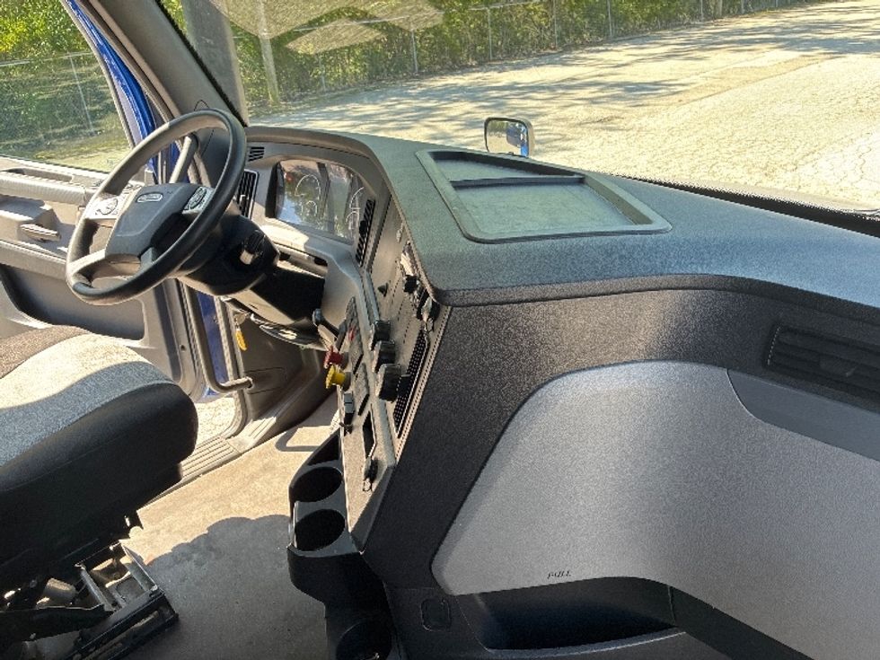 Sleeper Tractor-Heavy Duty Tractors-Freightliner-2021-T12642ST-Fort Wayne-IN-413,354\n\t\tmiles-$ 60,000 - Image 15