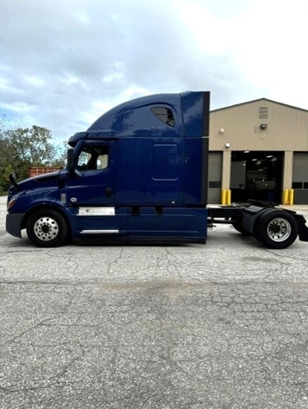 Sleeper Tractor-Heavy Duty Tractors-Freightliner-2021-T12642ST-Fort Wayne-IN-413,354\n\t\tmiles-$ 60,000 - Image 4
