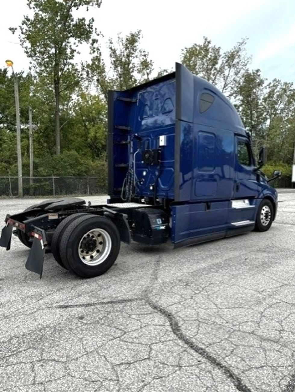 Sleeper Tractor-Heavy Duty Tractors-Freightliner-2021-T12642ST-Fort Wayne-IN-413,354\n\t\tmiles-$ 60,000 - Image 7