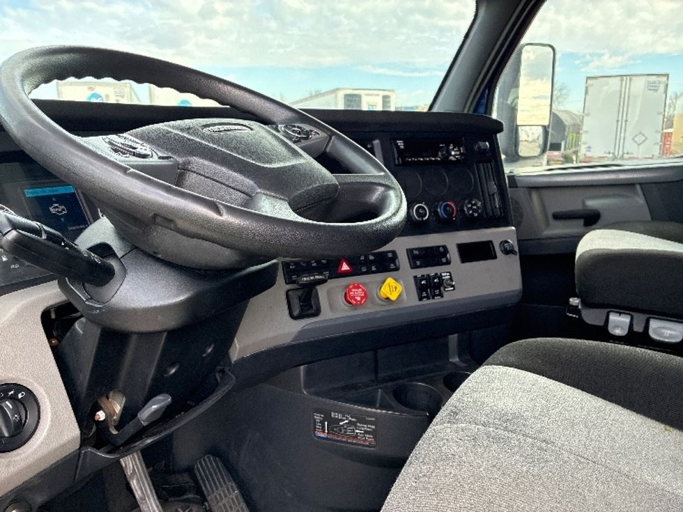 Sleeper Tractor-Heavy Duty Tractors-Freightliner-2021-T12642ST-Fort Wayne-IN-425,875\n\t\tmiles-$ 60,500 - Image 10